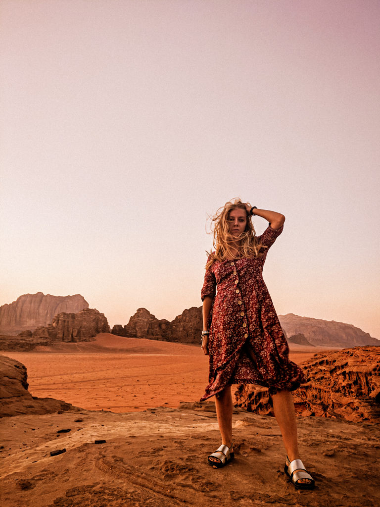 pustynia wadi rum zachod slonca