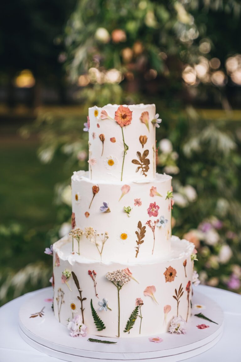 wegański tort weselny kwiatowy łódź-min